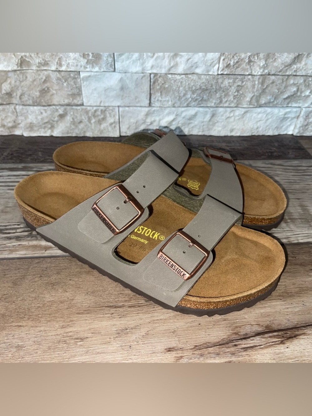 Birkenstock Arizona | Stone | EU 42 US Women’s 11/ Men’s 9 Regular Fit